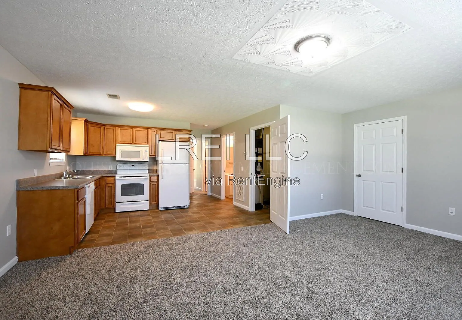 2 bed, 2.0 bath, 900 sqft, $975 — Photo 2