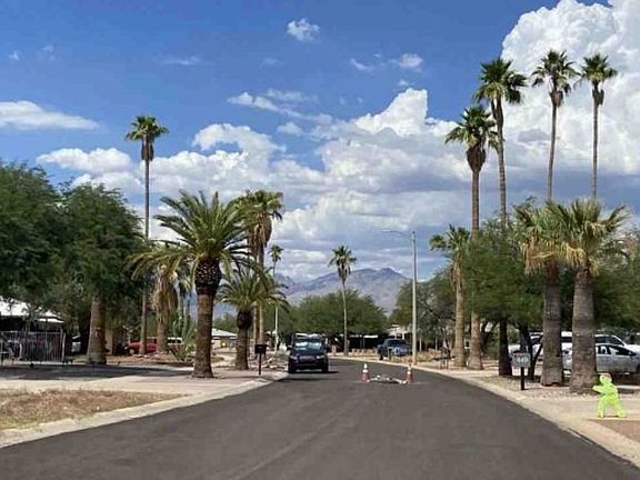 Exterior Neighborhood (street photo)