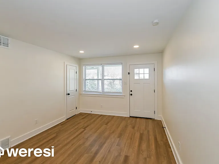 160 Hayden Pl — Photo 5