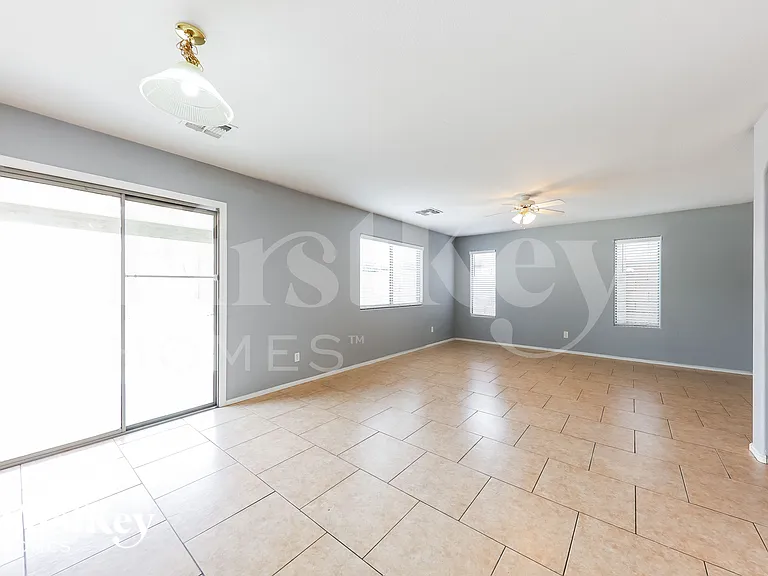 2430 W Via Dona Rd — Photo 5
