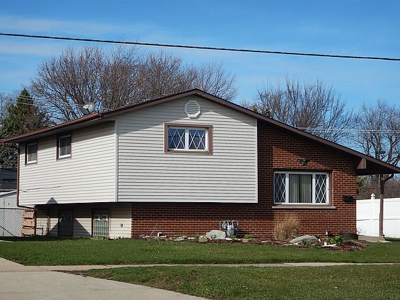 2nd image of 174 E Fullerton Ave