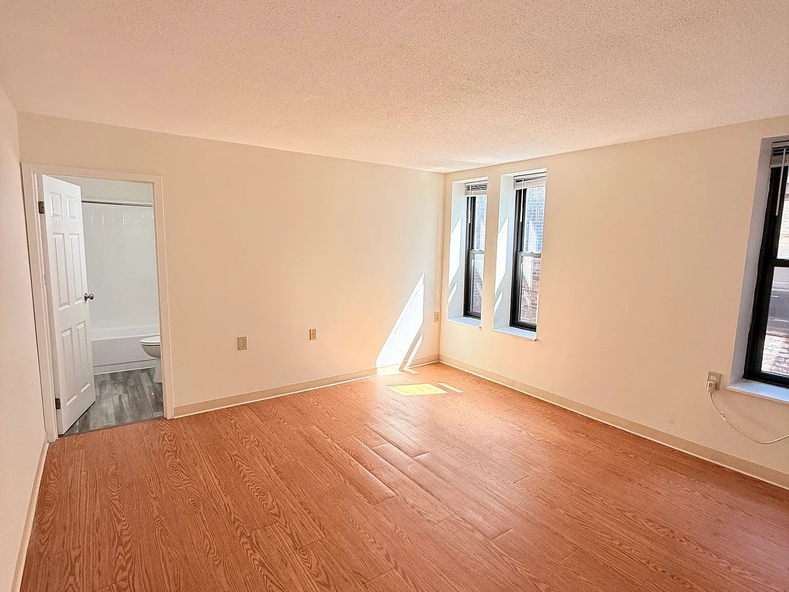 4 bed, 1909 sqft, $5,500 — Photo 4