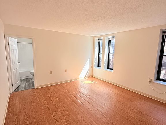4th image of 83 Westland Ave APT 301