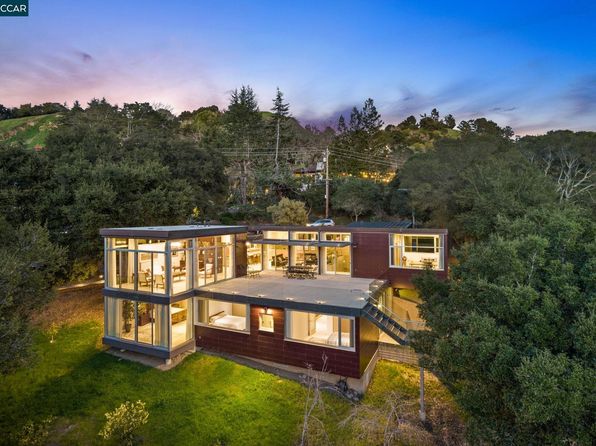 2 Crane Ct, Orinda, CA 94563