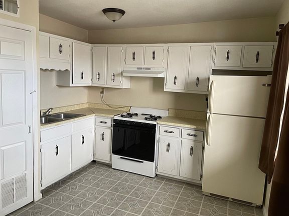 3rd image of 312 NE H Ave #10B