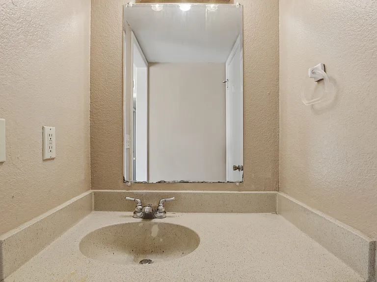 1628 Claudia Dr — Photo 22