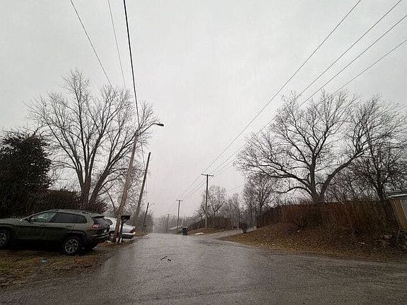 4th image of 3615 Topping Ave