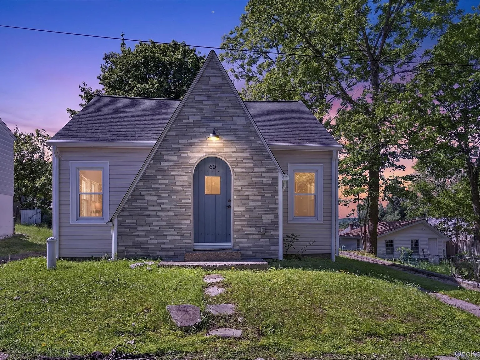 3 bed, 1.0 bath, 1312 sqft, $2,850 — Photo 2