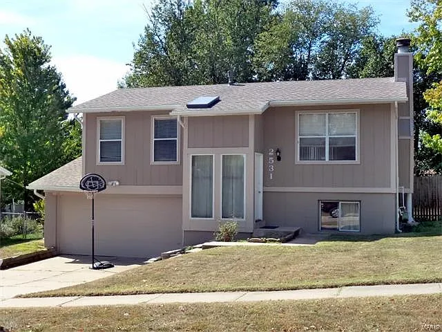 2531 Frances Ave photo 1