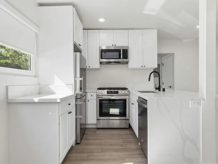 354-356 4th Ave — Photo 9