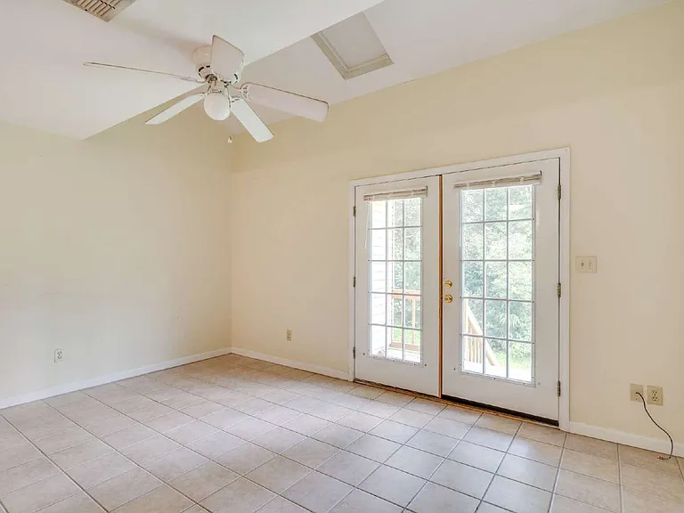 840 W Georgia St #B — Photo 7