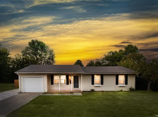 7902 Oak Grove Rd, Newburgh, IN 47630