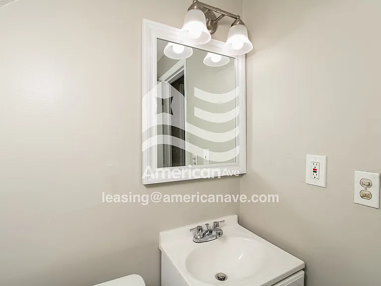 697632_010_main_bathroom_12854379.jpg