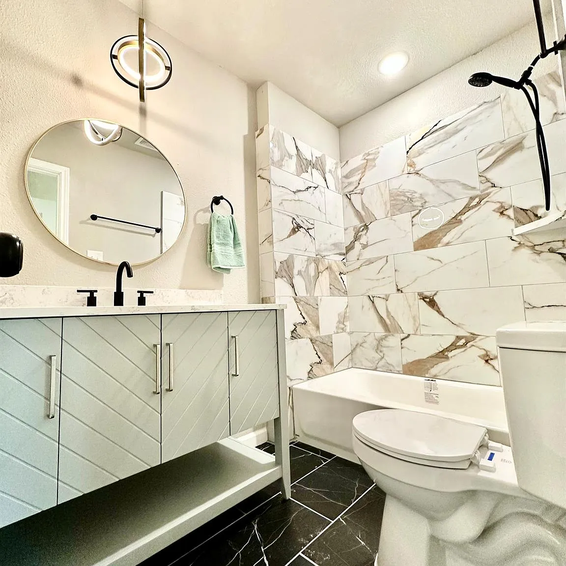 3 bed, 2.0 bath, 1116 sqft, $2,350 — Photo 2