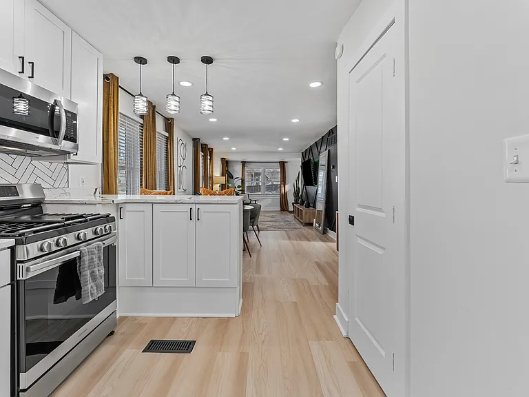 5503 Jay St NE — Photo 15