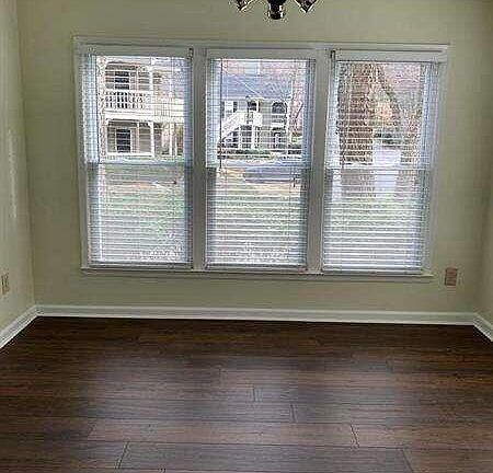 4th image of 401 Bainbridge Dr