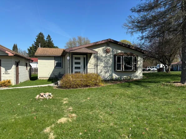 228 W Forest St, Edmore, MI 48829