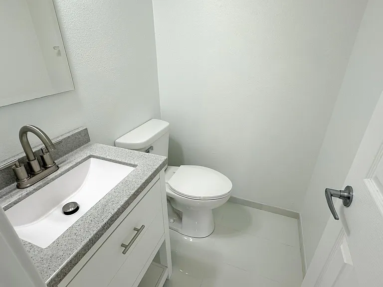 828 Wildwood Rd — Photo 5