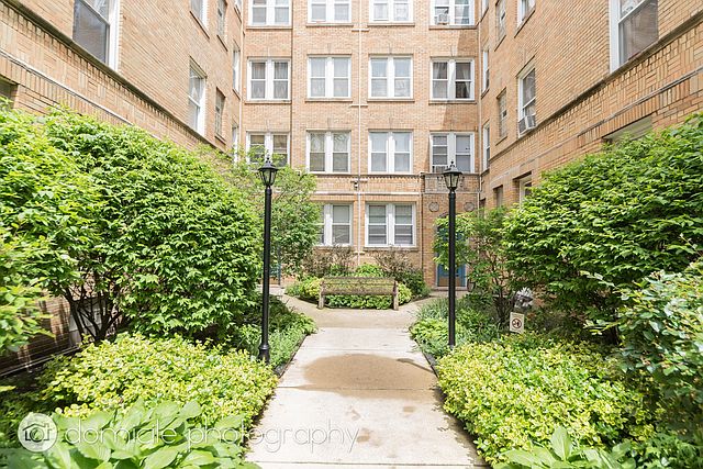 1st image of 842 W Ainslie St