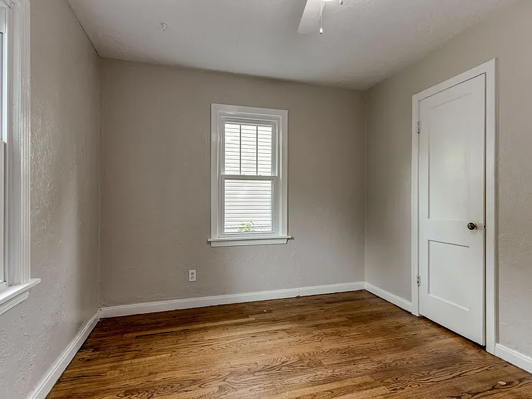 604 Iowa St — Photo 25