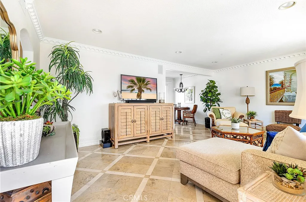 2 bed, 812 sqft, $6,500 — Photo 4