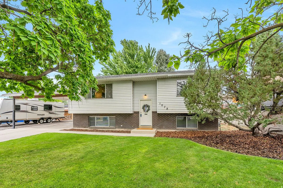 4 bed, 2.0 bath, 1964 sqft, $2,699 — Photo 1