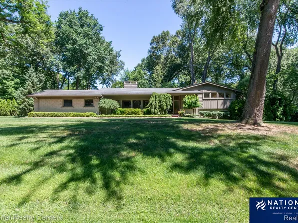 4933 Malibu Dr, Bloomfield Hills, MI 48302