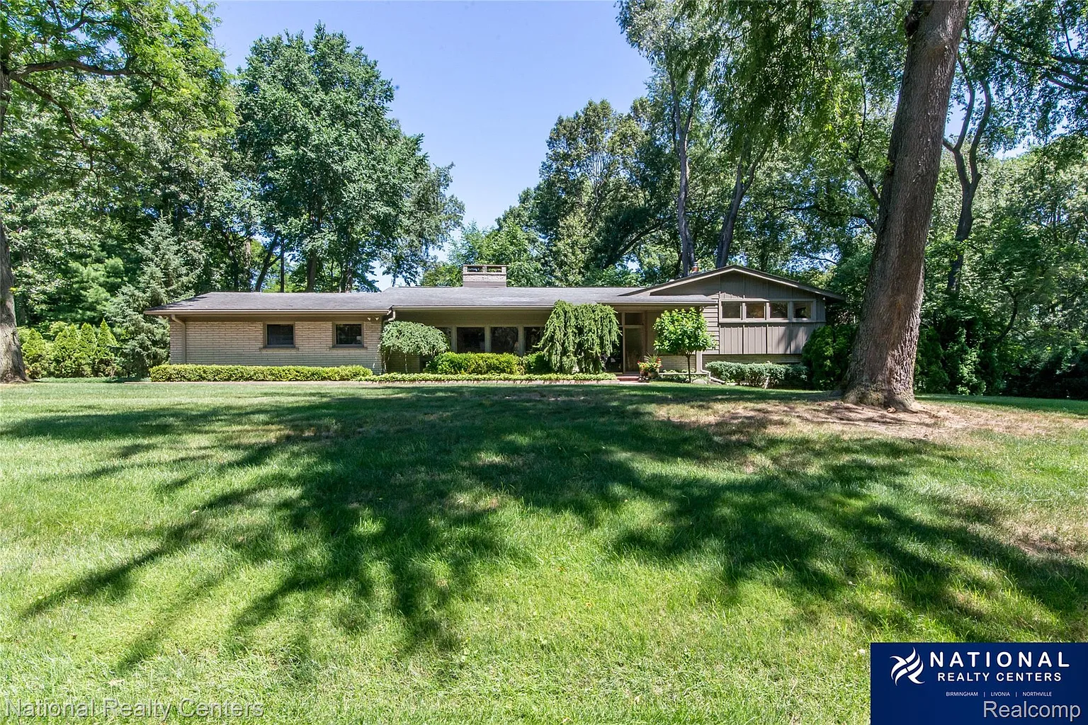 4933 Malibu Dr photo 1