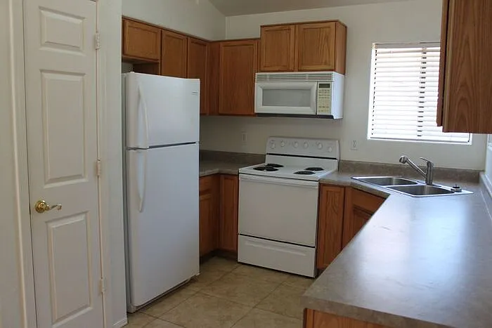 921 S Val Vista Dr #180 — Photo 5