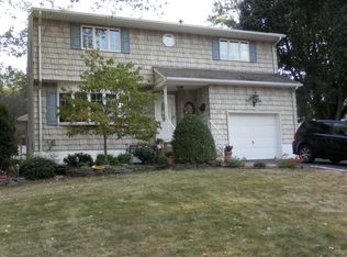 53 Oxford Rd, Colonia, NJ 07067