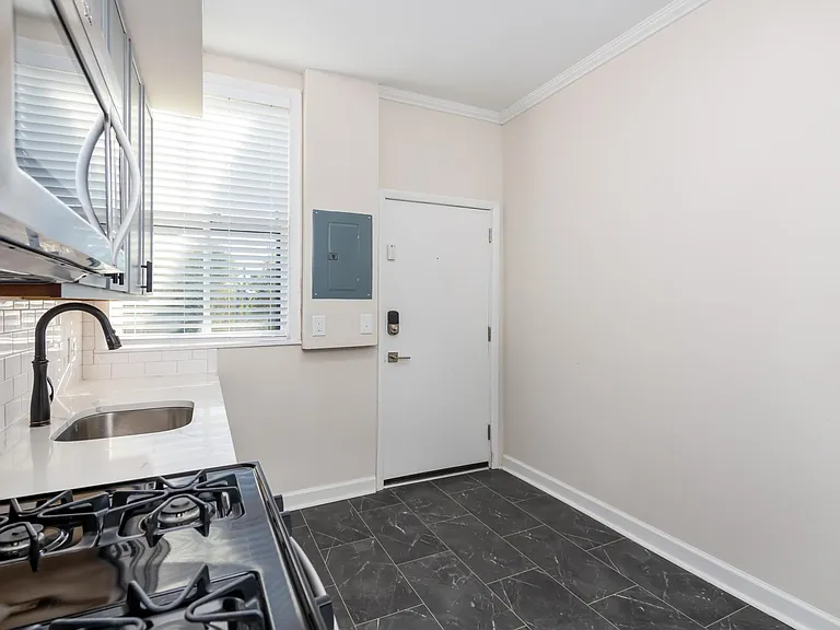 1910 Tower Grove Ave #2L — Photo 3