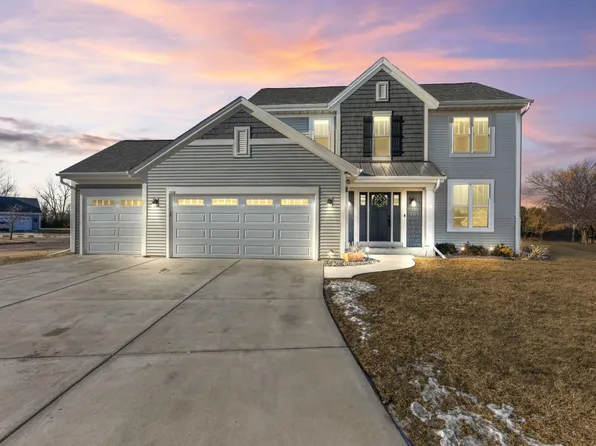 722 N Sandy LANE, Elkhorn, WI 53121