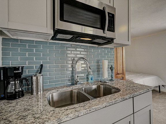 4th image of 1100 NW 27th St APT B