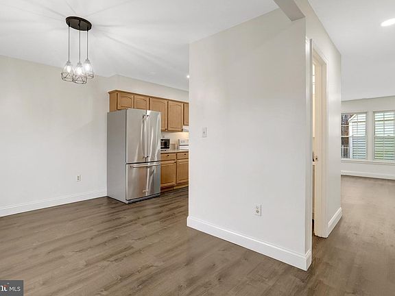 3rd image of 5840 Burke Manor Ct
