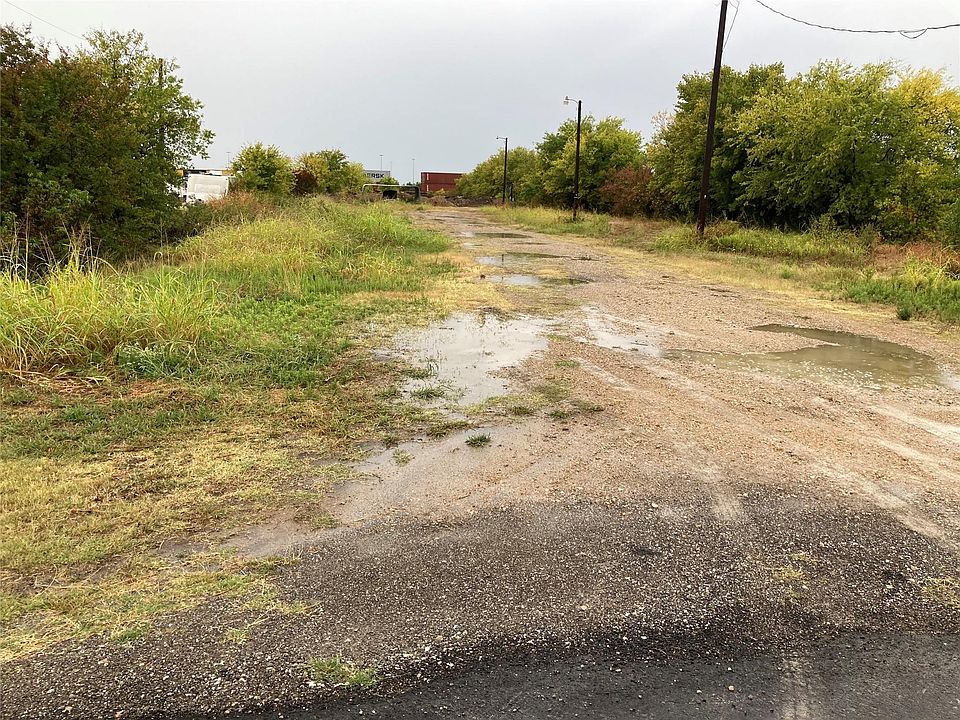 2nd image of 3060 Skyview Dr