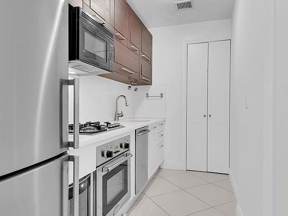4th image of 143 W 30th St APT 6B