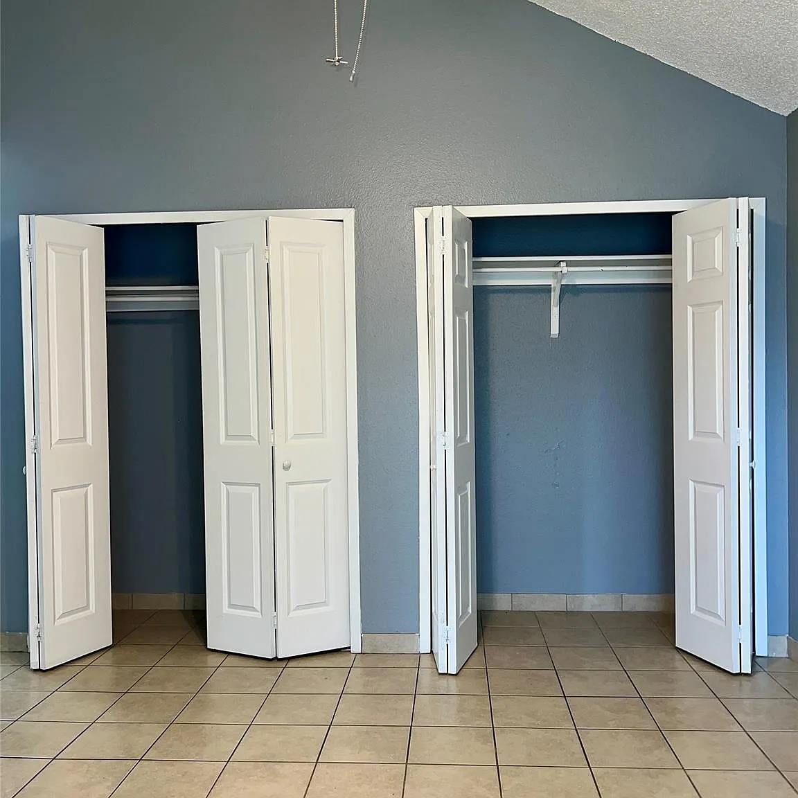 2 bed, 1.0 bath, 4008 sqft, $1,100 — Photo 4