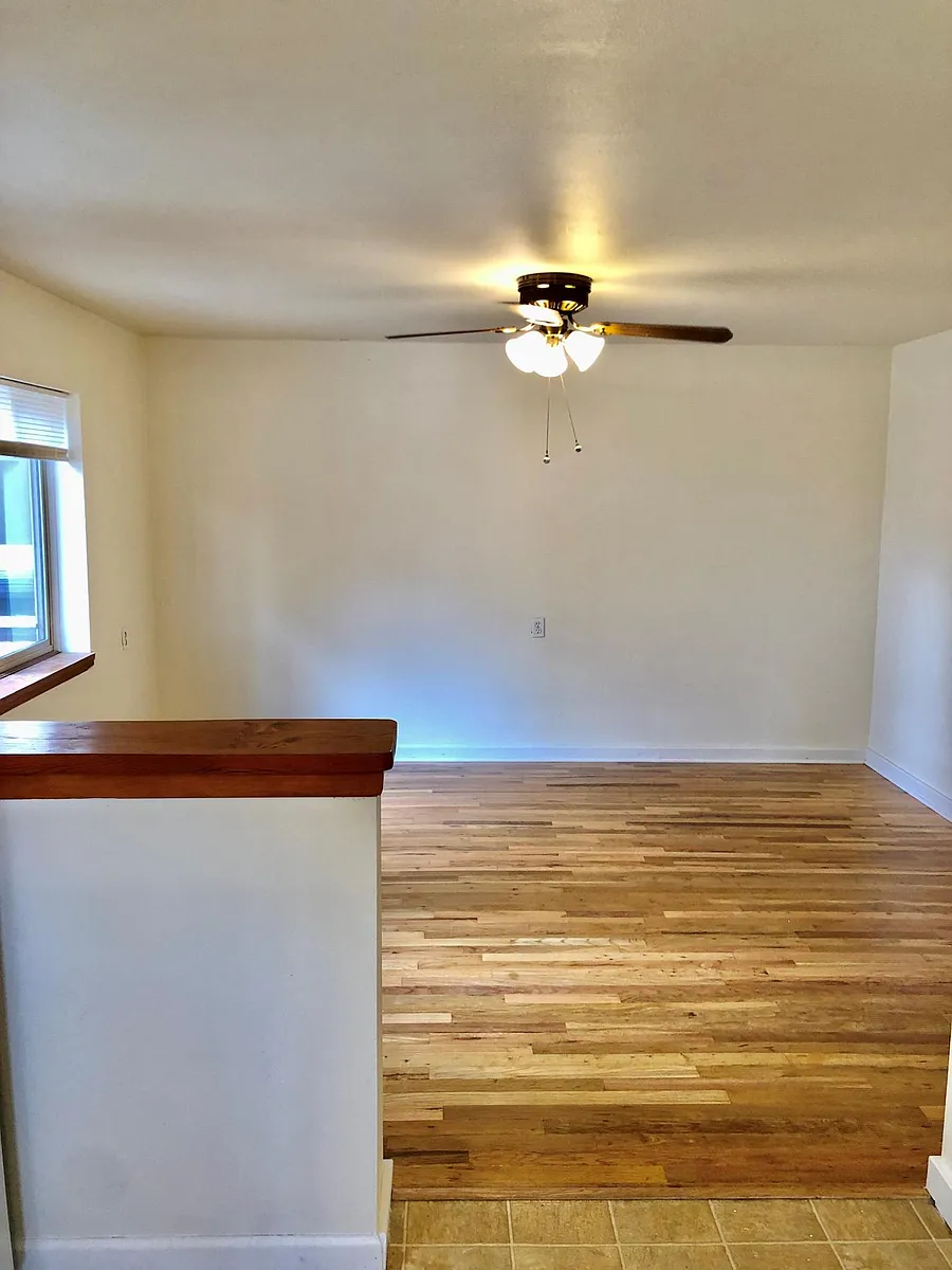 Building Photo - 202 S 7th St #2