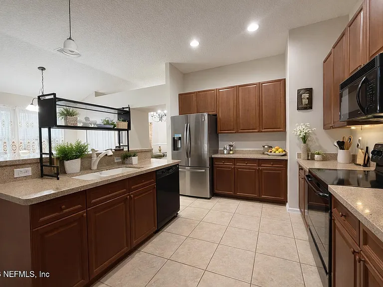 4182 Victoria Lakes Dr W — Photo 10