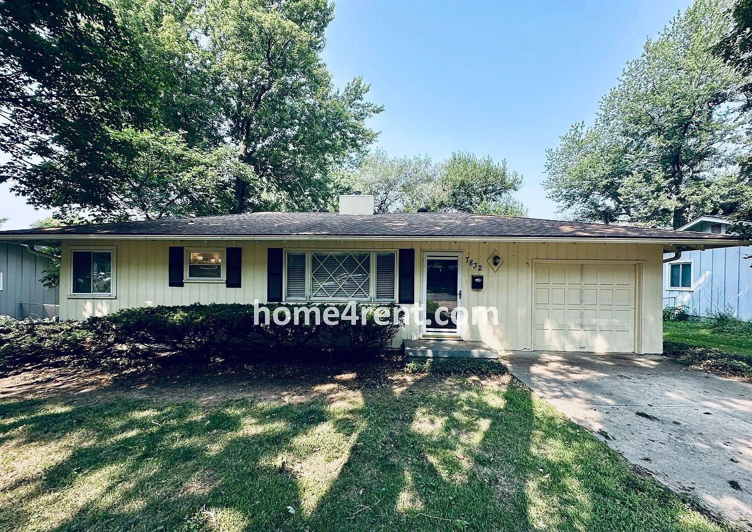 Attractive Prairie Village Ranch w/ Wood Floors, Granite Counters and a Fenced Yard! — Photo 2