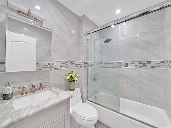 4th image of 934 President St #9
