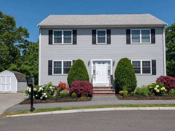 8 Grapevine Rd, Lynn, MA 01904
