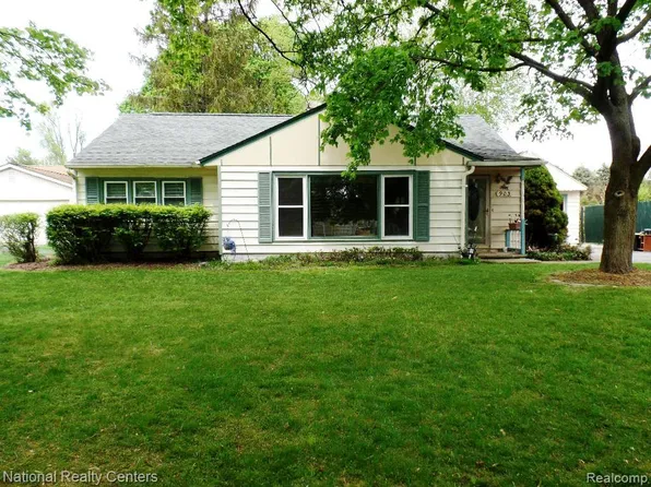 903 Burt St, Tecumseh, MI 49286