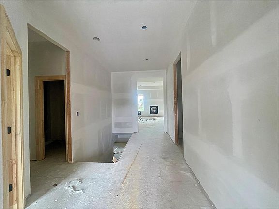 4th image of 15399 W 161st St