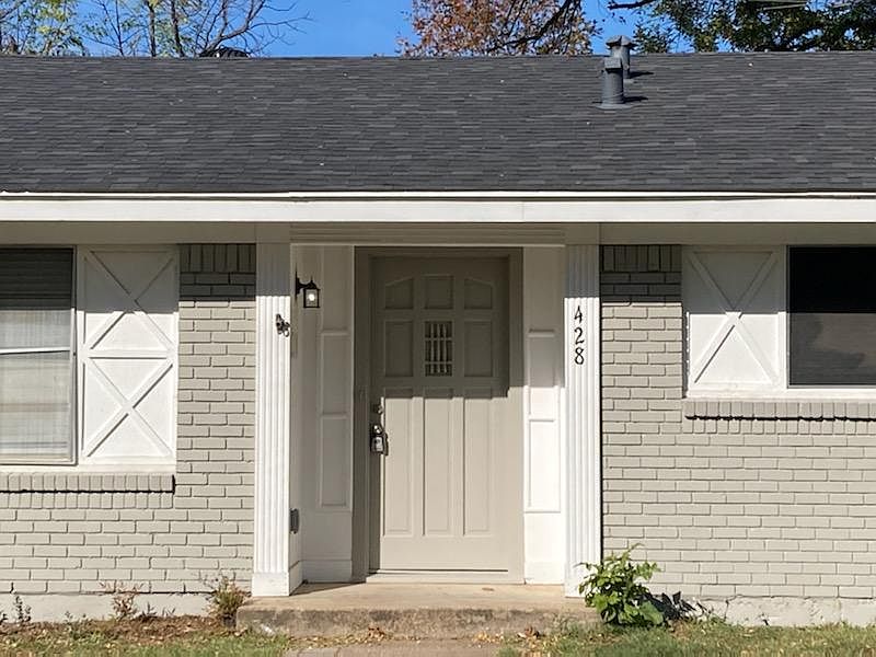 2nd image of 428 Vicki Pl