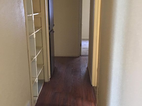 3rd image of 19 Keely Ct