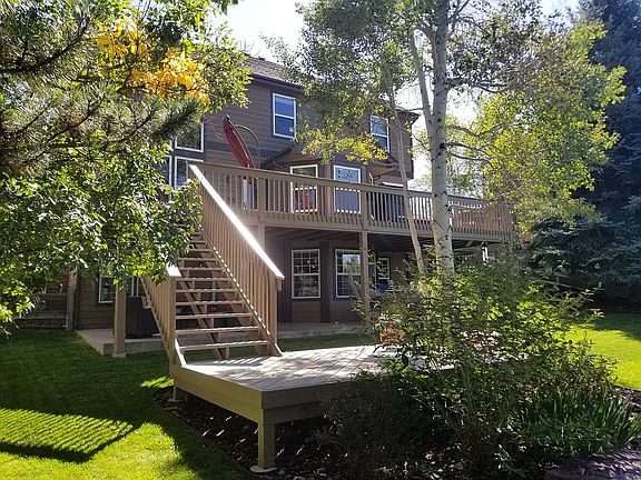 Large Back Deck with Walkout