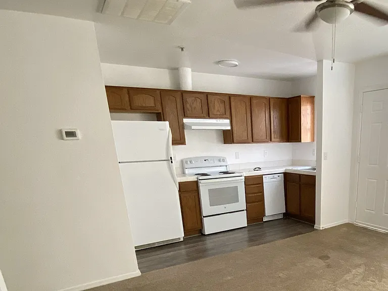 1559 Courtney Place — Photo 8