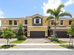 820 W Village Cir, Davie, FL 33325