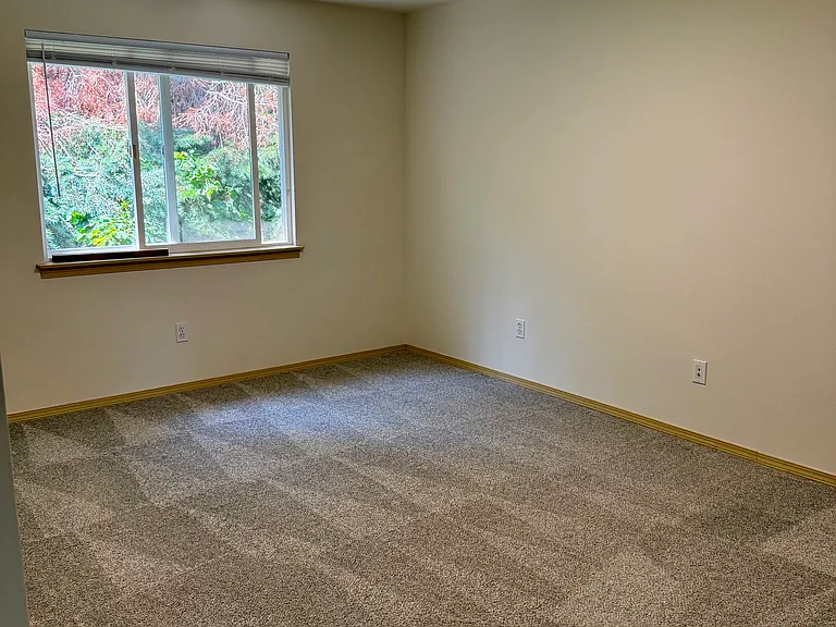1560 Estate Pl — Photo 12